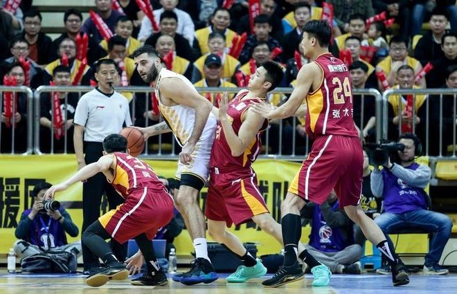 包含明晨夏季联赛焦点战！尤文图斯迎战辽宁男篮，横扫或上演的词条